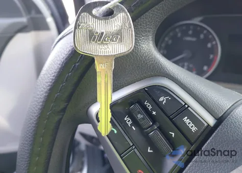 2017 Hyundai Elantra Se из США, поврежденный, VIN 5NPD84LFXHH084649